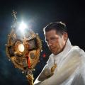 Fr. Mike Schmitz – Monstrance